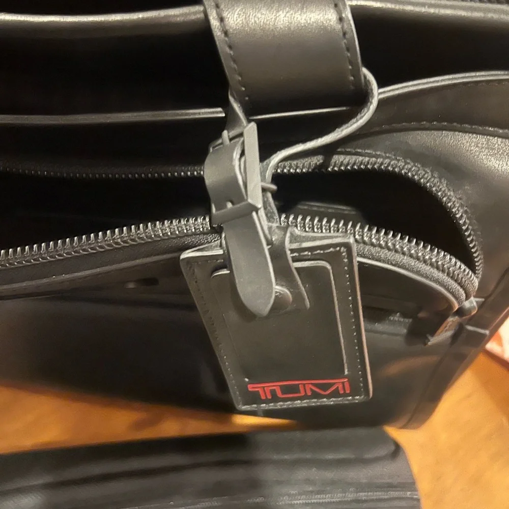 Tumi Black Leather Men's Business Briefcase